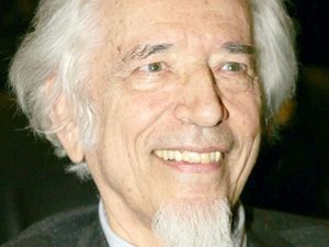 Classify Italian Gabriele Mandel who was of Afghan descent