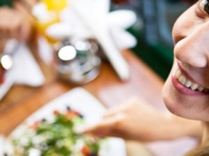 Doğru beslenme tüp bebek şansını artırıyor