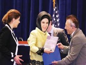 Emine Erdoğana olay kitabı neden verdi?