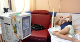 Her gördüğü kadına anne diyor