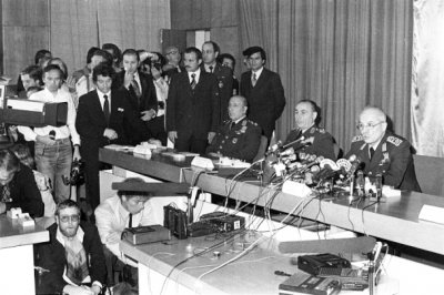 12-eylul-1980-darbesinde-34-yil-geride-kaldi-12-eylul-1980-darbesi-1453437.jpg