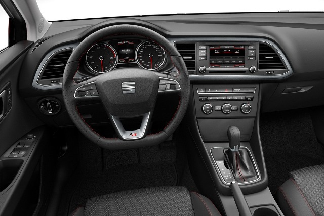 1342692609_seat-leon-official-pictures-leaked-photo-gallery9.jpg