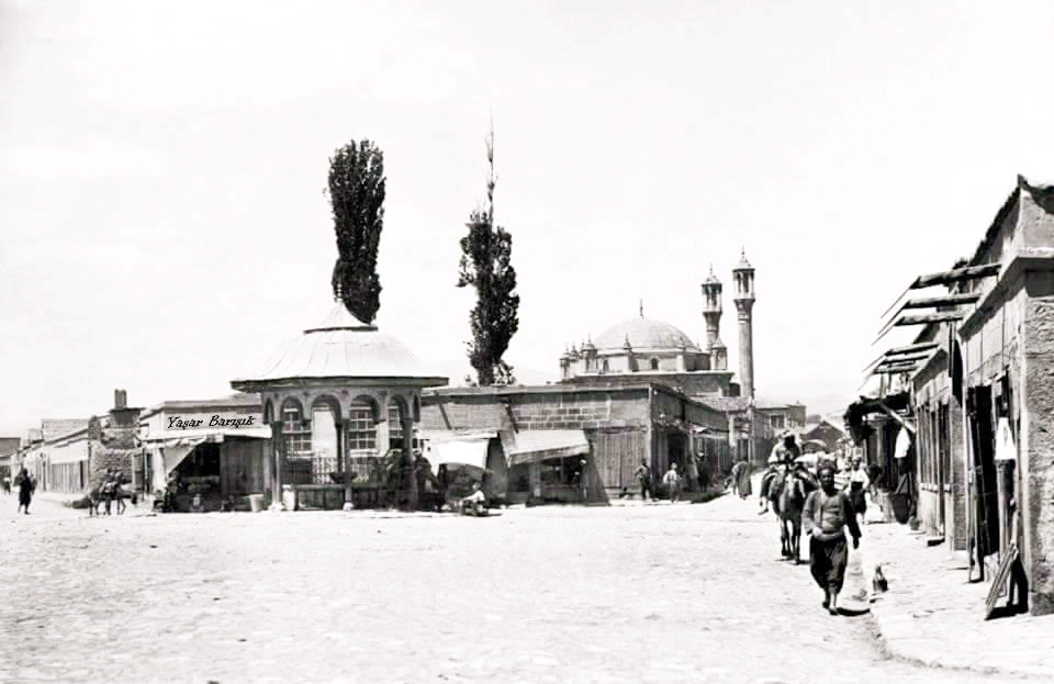 aziziye-camii-ve-ihtisap-pazari-1880.jpg