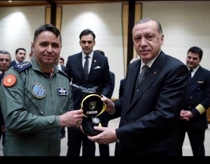 cumhurbaskani-erdogan-konyali-pilotlari-agirladi-(1).jpg