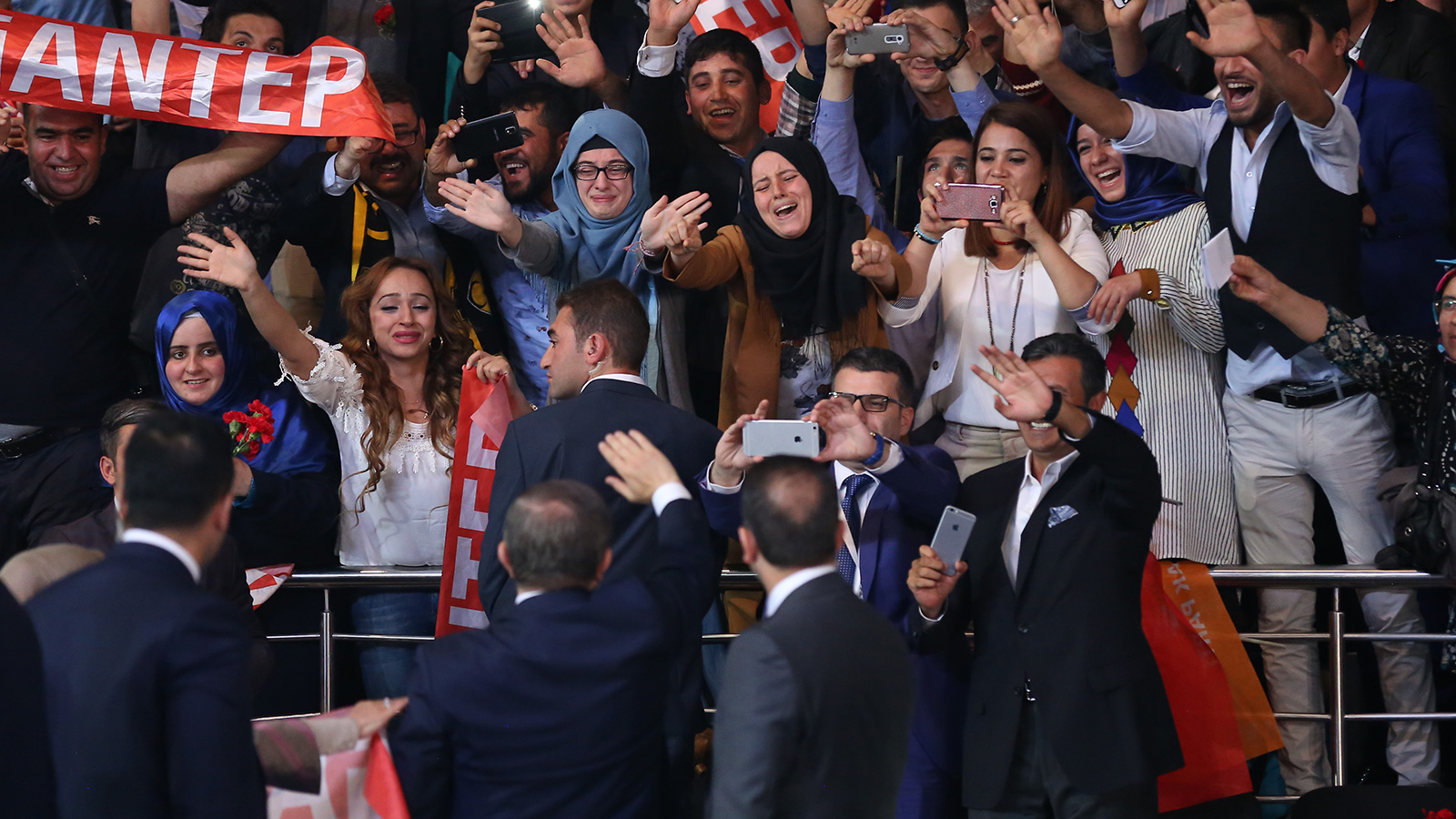 davutoglu-aglayanlar.jpg