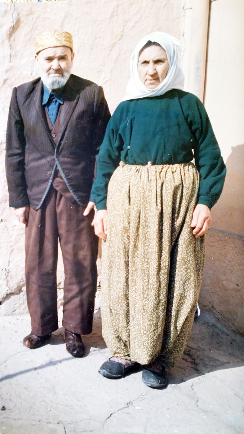 rahmetli-mehmet-amcam-ve-kezban-yenge.jpg rahmetli-mehmet-amcam-ve-kezban-yenge.jpg