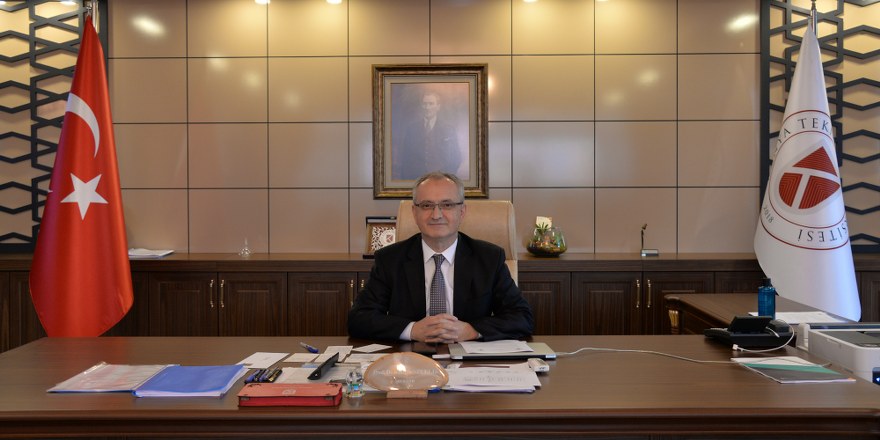 rektor-prof.-dr.-babur-ozcelik_880x440.jpg